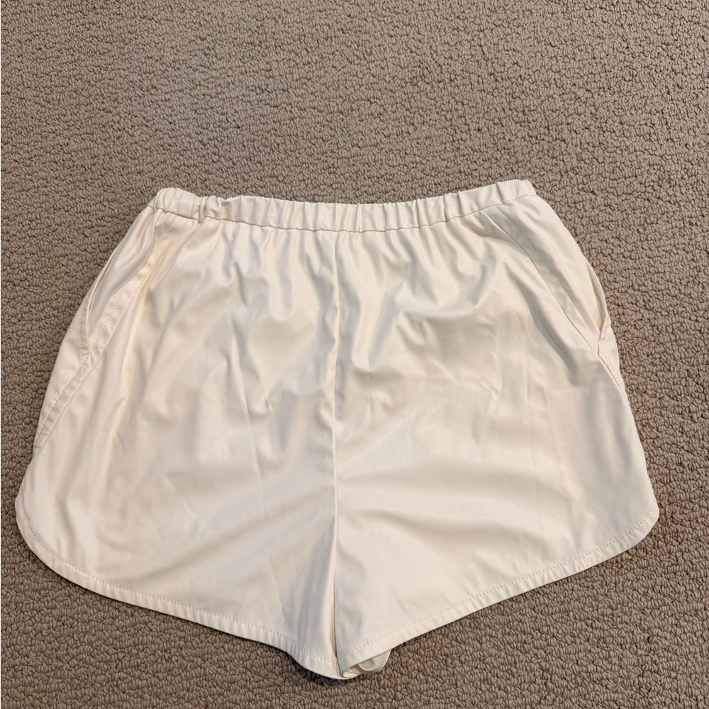 INTERMIX Cream Faux Leather Shorts size M - Picture 2 of 3